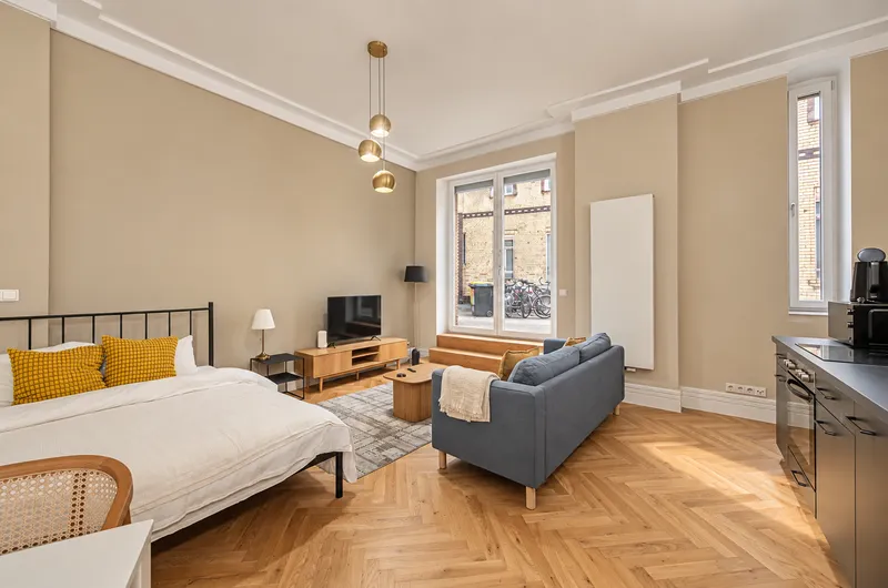 STILLVOLL MÖBLIERTE & SANIERTE WOHNUNG in Kreuzberg ab sofort verfügbar — photo 1